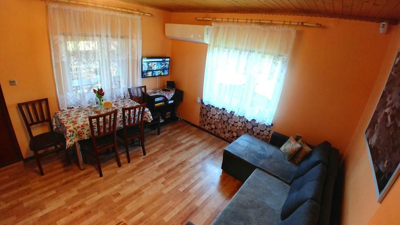 Domek "Igor" Nad Jeziorem Zywieckim W Zarzeczu Zarzecze  Luaran gambar